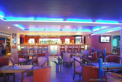 Breeze Hotel Chennai Restoran fotoğraf