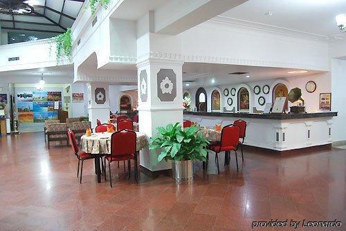 Breeze Hotel Chennai Restoran fotoğraf